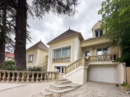 Très belle maison familiale à Melun (37)