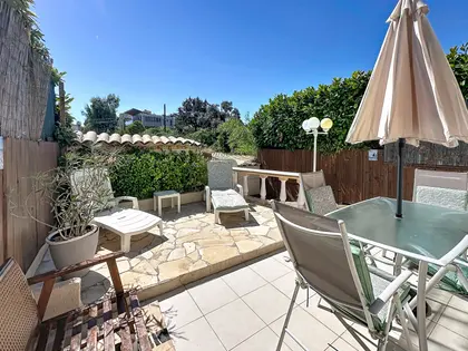 Superbe 2 piéces meublé en rez de jardin à louer en bord de mer (15)