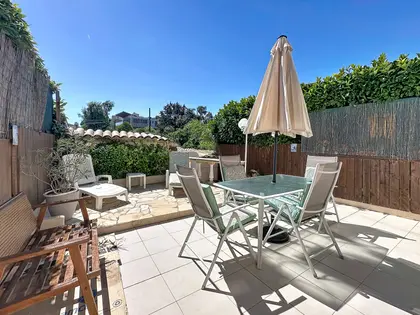 Superbe 2 piéces meublé en rez de jardin à louer en bord de mer (14)