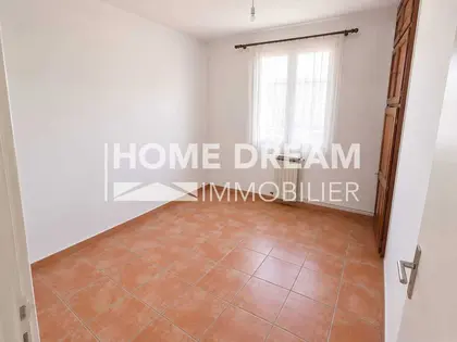 Toulon – Quartier Claret | T3 traversant avec deux terrasses, ascenseur et cave (2)