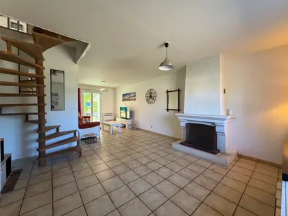 Maison familiale à vendre à Saint-Jean-d’Illac – vie de plain-pied et terrain arboré de 1 002 m² (2)