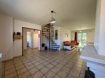 Maison familiale à vendre à Saint-Jean-d’Illac – vie de plain-pied et terrain arboré de 1 002 m² (10)