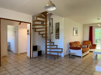 Maison familiale à vendre à Saint-Jean-d’Illac – vie de plain-pied et terrain arboré de 1 002 m² (8)