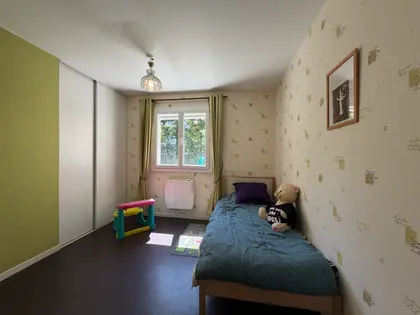 Maison familiale à vendre à Saint-Jean-d’Illac – vie de plain-pied et terrain arboré de 1 002 m² (1)