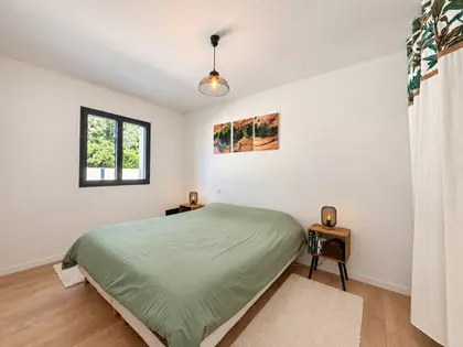 Maison de plain-pied rénovée à Lanton – 171 m² deux espaces de vie et terrain de 792 m² (5)