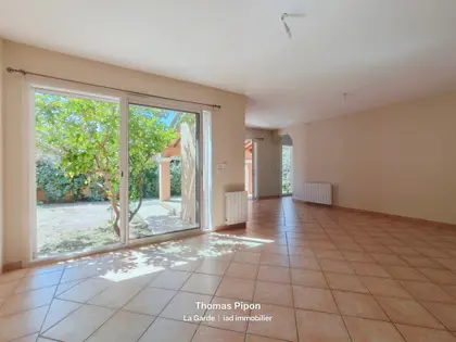 Jolie maison avec jardin (11)