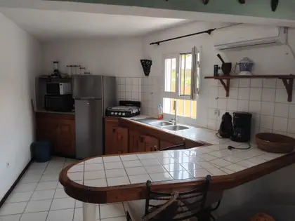 SUPERBE VILLA RENOVEE AVEC JACUZZI SITUEE DANS UNE RESIDENCE A PIEDS DE LA PLAGE - SALY CENTRE (13)