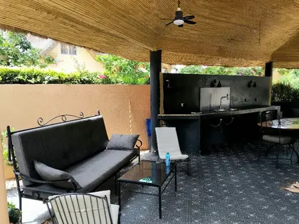 SUPERBE VILLA RENOVEE AVEC JACUZZI SITUEE DANS UNE RESIDENCE A PIEDS DE LA PLAGE - SALY CENTRE (7)
