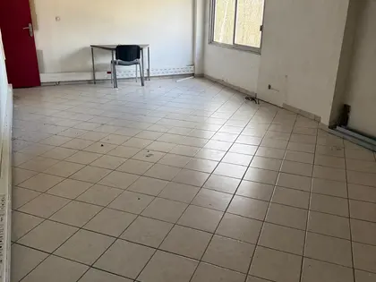 Entrepôt de 1250 m2 de stockage et de bureaux, sur un terrain de 4570 m2  (9)