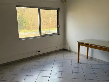 Entrepôt de 1250 m2 de stockage et de bureaux, sur un terrain de 4570 m2  (6)