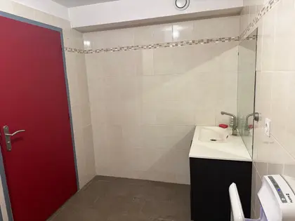 Entrepôt de 1250 m2 de stockage et de bureaux, sur un terrain de 4570 m2  (11)