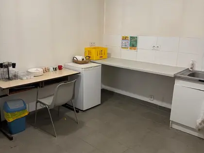 Entrepôt de 1250 m2 de stockage et de bureaux, sur un terrain de 4570 m2  (7)