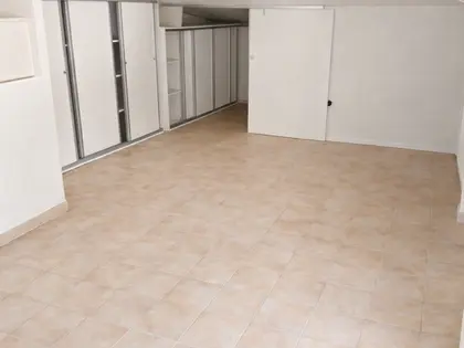 Entrepôt de 1250 m2 de stockage et de bureaux, sur un terrain de 4570 m2  (5)