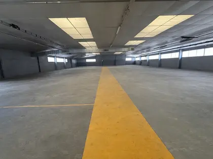 Entrepôt de 1250 m2 de stockage et de bureaux, sur un terrain de 4570 m2  (4)