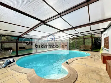 Maison familiale, 6 chambres, piscine couverte et terrain de 1 830 m² (4)