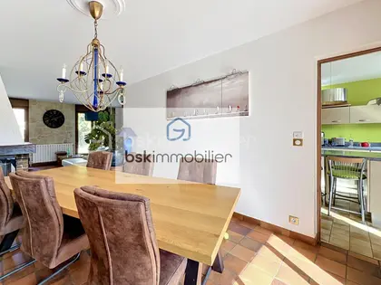 Maison familiale, 6 chambres, piscine couverte et terrain de 1 830 m² (6)