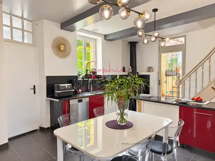 Maison en pierre d'environ 292 m², à 5 minutes de Branne (11)