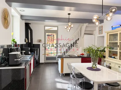 Maison en pierre d'environ 292 m², à 5 minutes de Branne (12)
