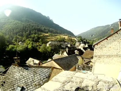 LES VIGNES – MAISON DE CARACTÈRE AVEC TERRASSE PANORAMIQUE ET TERRAINS EN BORD DE RIVIÈRE (13)