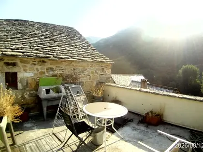 LES VIGNES – MAISON DE CARACTÈRE AVEC TERRASSE PANORAMIQUE ET TERRAINS EN BORD DE RIVIÈRE (10)