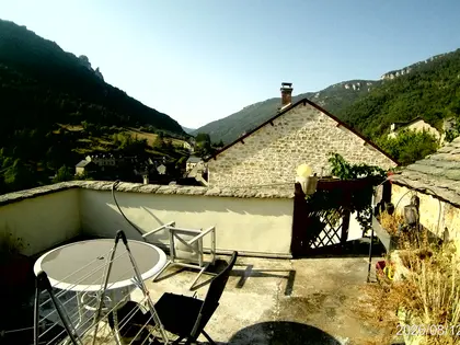 LES VIGNES – MAISON DE CARACTÈRE AVEC TERRASSE PANORAMIQUE ET TERRAINS EN BORD DE RIVIÈRE (11)