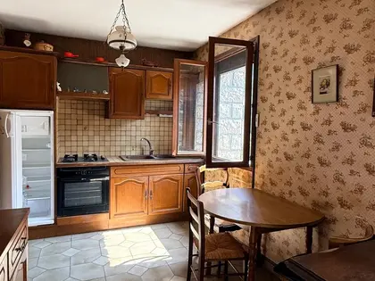 Maison en pierre avec deux logements, un garage et un terrain de 1378 m2 – Vue sur la rivière (10)