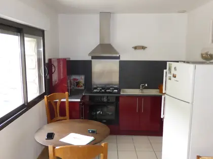 Maison en pierre avec deux logements, un garage et un terrain de 1378 m2 – Vue sur la rivière (11)