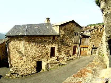 Maison de caractère du XVIIᵉ siècle à restaurer – Au cœur de Castelnau-Pégayrols (1)