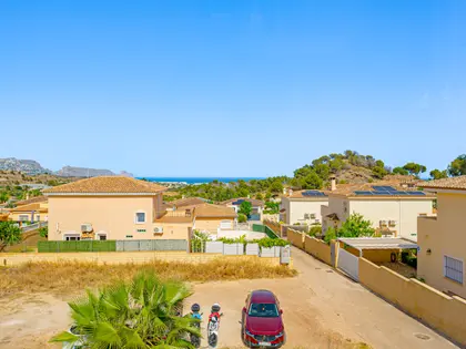 Villa spacieuse avec piscine et sous-sol (8)