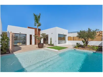 Une villas moderne - situé en bordure du golf La Serena à Los Alcazares (2)