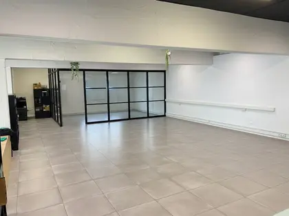 Immeuble commercial prêt à l'usage (7)