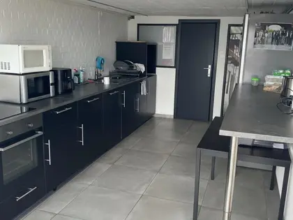 Immeuble commercial prêt à l'usage (5)