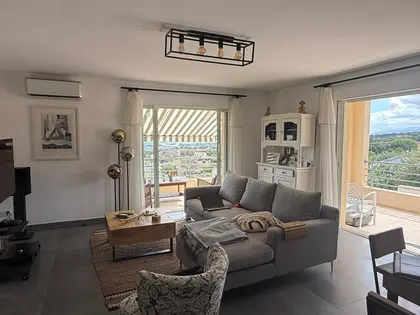 Belle villa moderne Type T4 - piscine - vue mer et village (11)