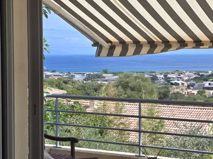 Belle villa moderne Type T4 - piscine - vue mer et village (8)