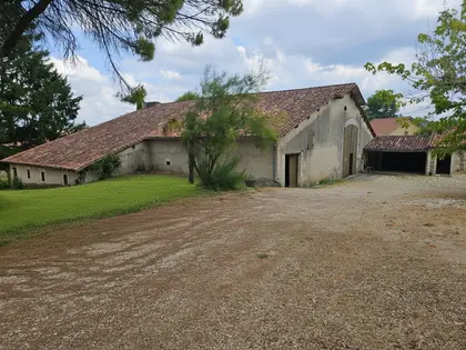 Grange et dépendances À FORT POTENTIEL AU CEUR DU PÉRIGORD Vert (3)