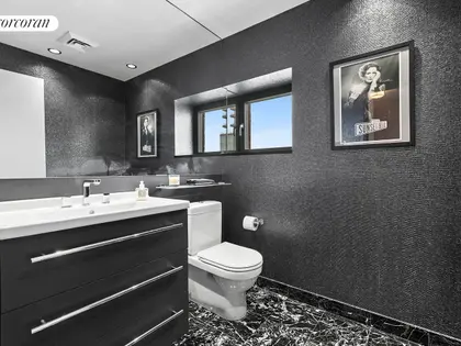 Exceptional Move-In Ready One-Bedroom Residence with Iconic Skyline Views (6)