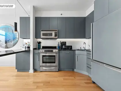Exceptional Move-In Ready One-Bedroom Residence with Iconic Skyline Views (2)