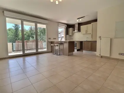 T3 extrèmement lumineux au calme avec terrasse, box et vue sur les arbres (2)
