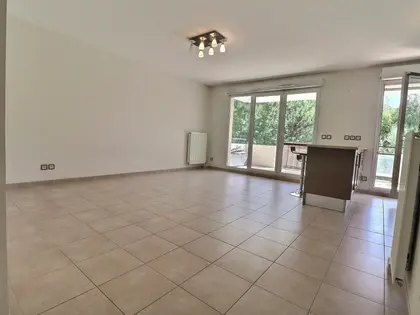 T3 extrèmement lumineux au calme avec terrasse, box et vue sur les arbres (5)