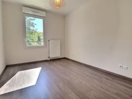 T3 extrèmement lumineux au calme avec terrasse, box et vue sur les arbres (1)