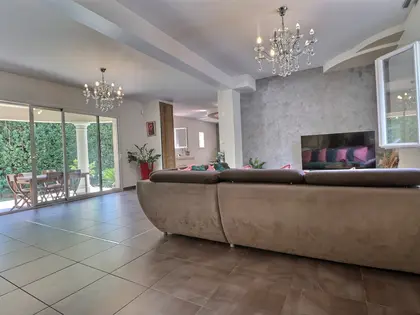 Maison familiale de 150 M²  indépendante sans vis à vis et proche de toutes les commodités sur la Valentine  (16)