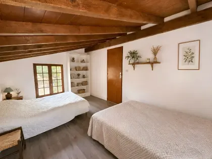 Maison traditionnelle de type 6 de 135 m² sur 5370 m² de terrain arboré avec garage et cave à TRETS (10)