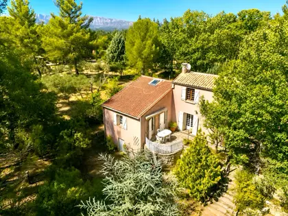 Maison traditionnelle de type 6 de 135 m² sur 5370 m² de terrain arboré avec garage et cave à TRETS (5)