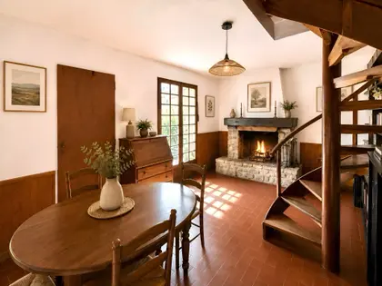Maison traditionnelle de type 6 de 135 m² sur 5370 m² de terrain arboré avec garage et cave à TRETS (12)