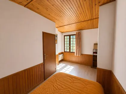 Maison traditionnelle de type 6 de 135 m² sur 5370 m² de terrain arboré avec garage et cave à TRETS (13)