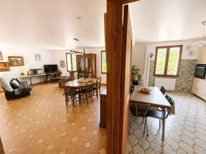 Maison traditionnelle de type 6 de 135 m² sur 5370 m² de terrain arboré avec garage et cave à TRETS (20)