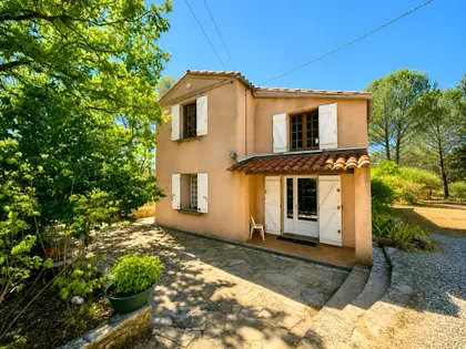 Maison traditionnelle de type 6 de 135 m² sur 5370 m² de terrain arboré avec garage et cave à TRETS (3)