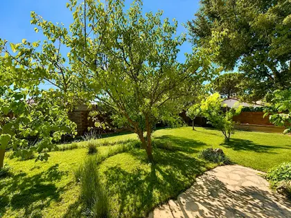 Agréable maison de 140 m² sur 1320 m² avec garage et piscine à SAINT-MAXIMIN (20)