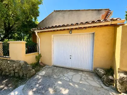 Agréable maison de 140 m² sur 1320 m² avec garage et piscine à SAINT-MAXIMIN (5)
