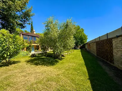 Agréable maison de 140 m² sur 1320 m² avec garage et piscine à SAINT-MAXIMIN (21)